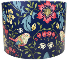 Load image into Gallery viewer, Bird design lampshade